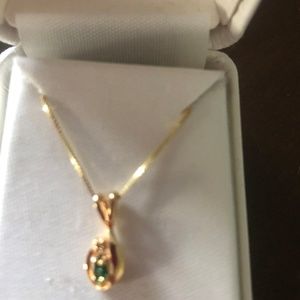 EMERALD & DIAMOND 14 kt YELLOW GOLD PENDANT